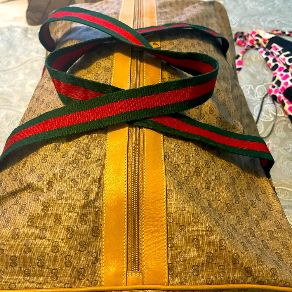 Authentic Vintage Gucci Duffle with case😀😀🍀🏝